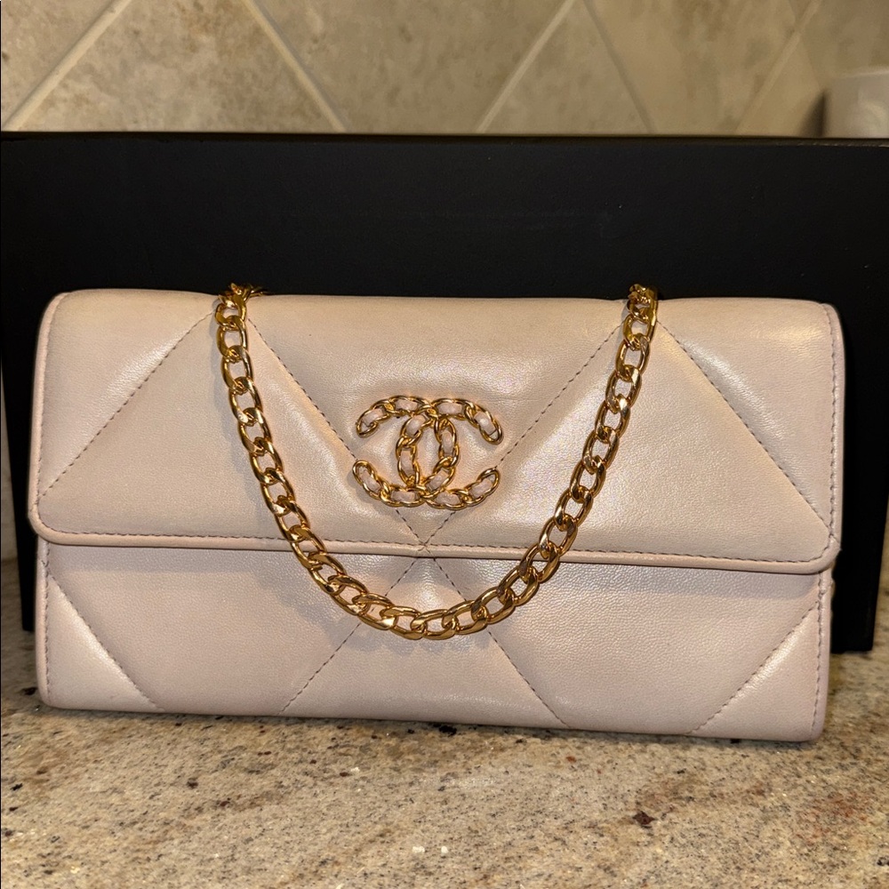 CHANEL 19 Flap Quilted Pale Pink Leather Wallet with Gold CC